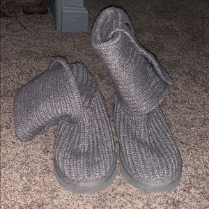 GENTLY WORN GREY KNIT UGGS